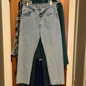 Levi’s 501 botton down jeans light blue 99% cotton.